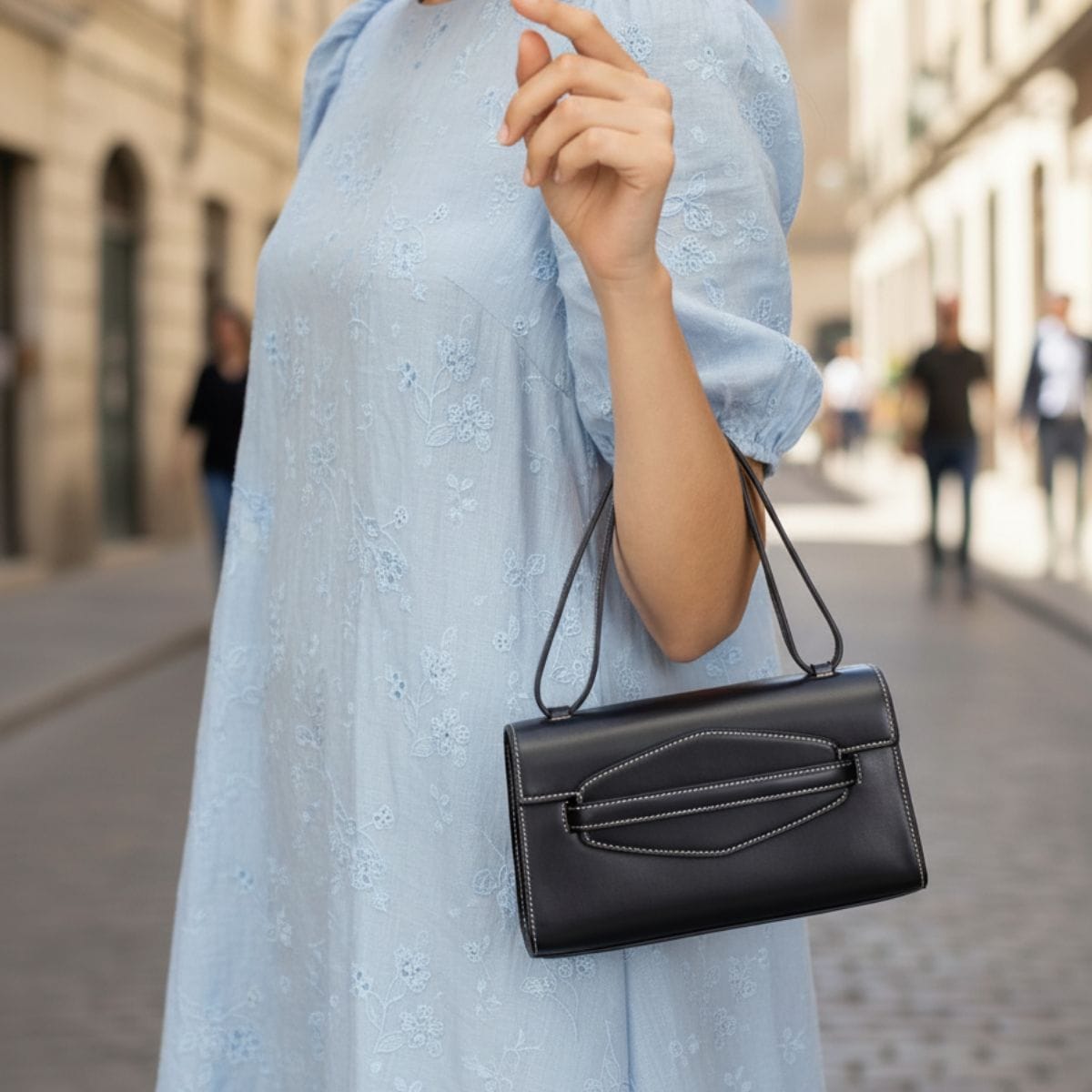 Black faux leather bag with adjustable strap – Senora