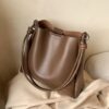 Side view of umber brown women shoulder bag – Señora Pakistan